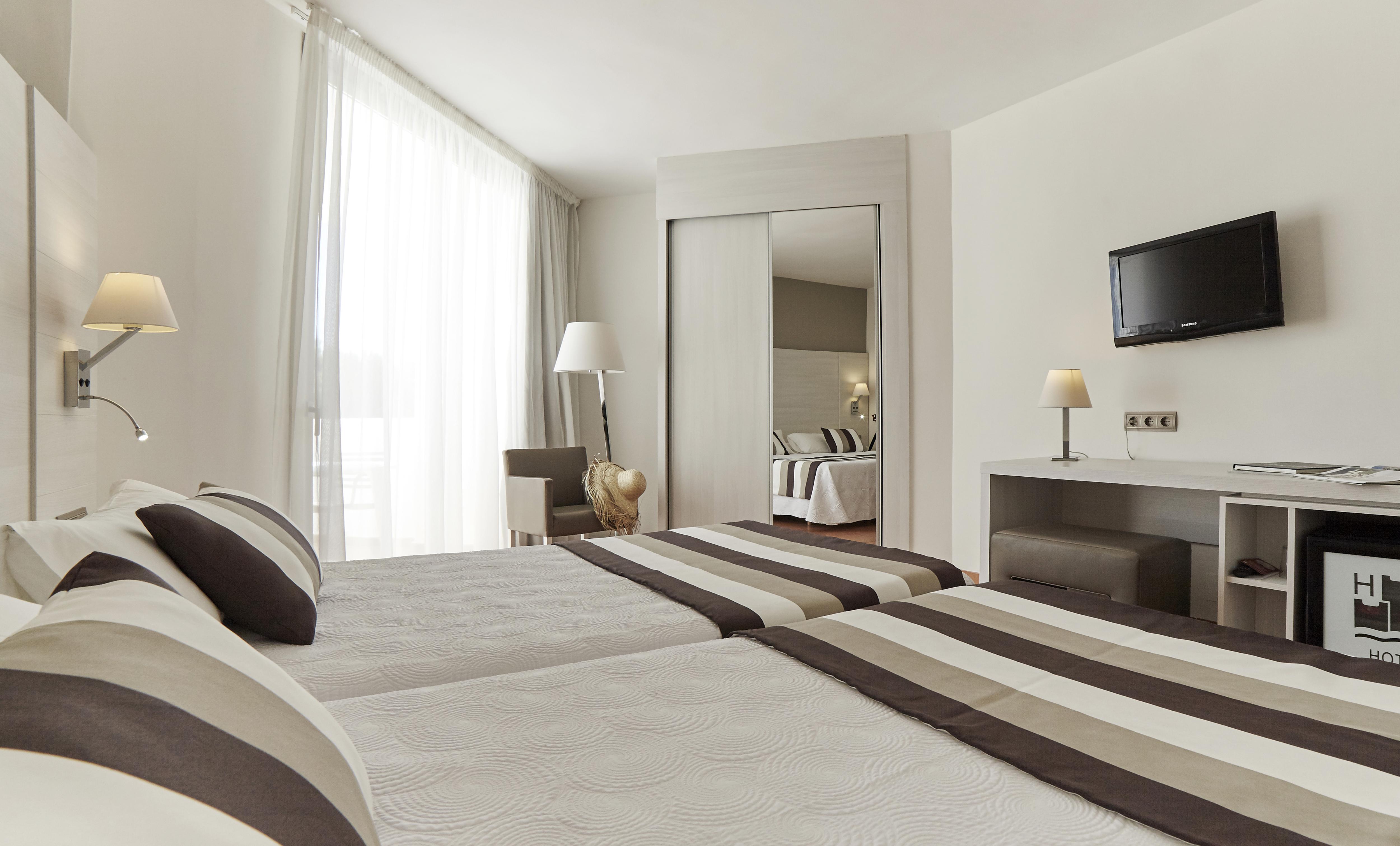 Hotel Tres Torres Santa Eularia des Riu Exteriér fotografie