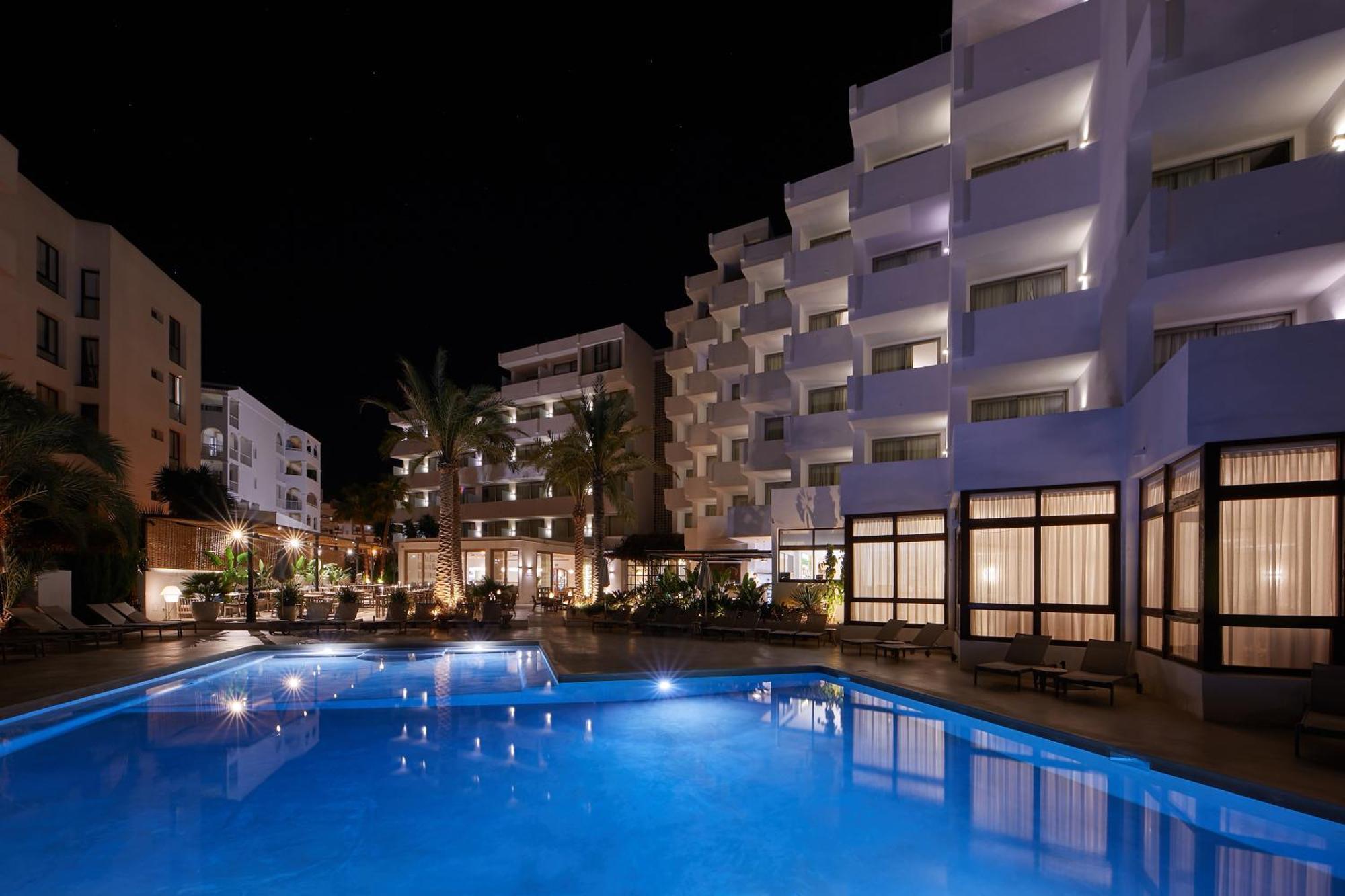 Hotel Tres Torres Santa Eularia des Riu Exteriér fotografie