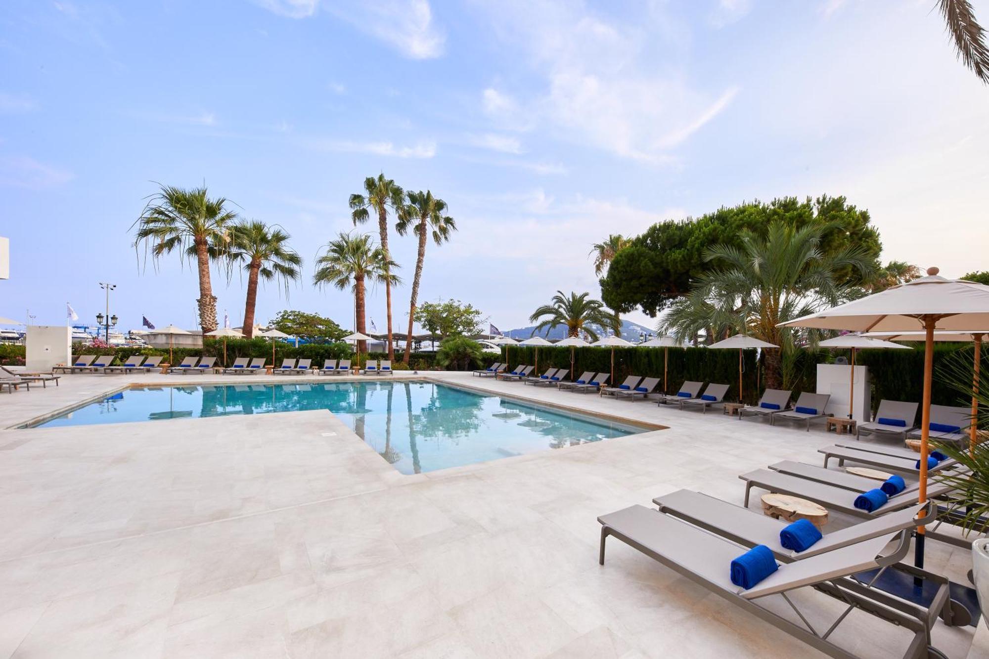 Hotel Tres Torres Santa Eularia des Riu Exteriér fotografie